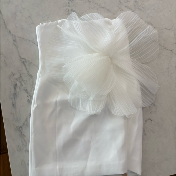 Elegant White Strapless Dress - Picture 6 of 8